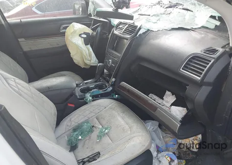 2016 Ford Explorer Platinum z USA, uszkodzony, nr VIN 1FM5K8HT4GGB62031